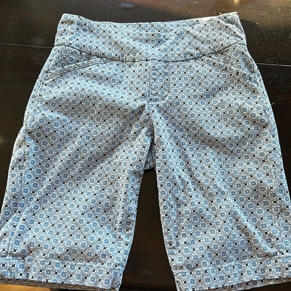 JAG jeans classic fit Bermuda pull on 5 pocket shorts white blue navy floral 4 - Picture 1 of 10